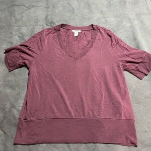 Athleta Short Sleeve V-Neck Tee in Plum